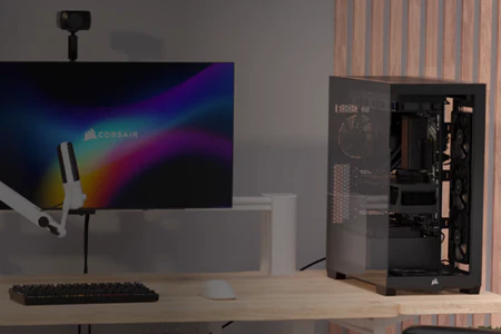 Gaming computer på skrivebord