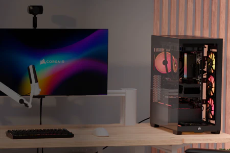 Gaming computer på skrivebord