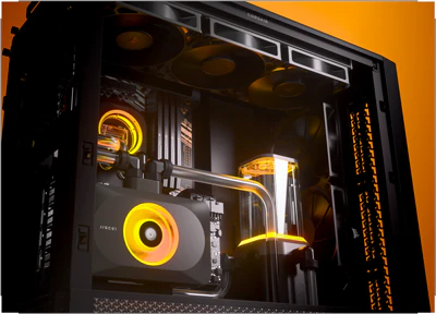 Computer med 2 360mm radiatorer installeret