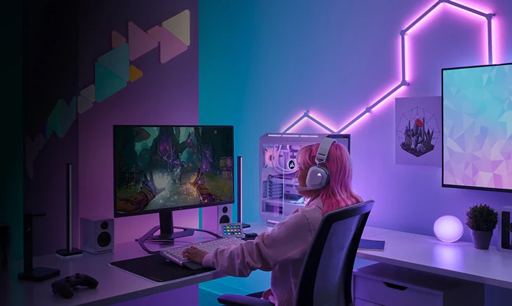 Gamer foran gaming computer